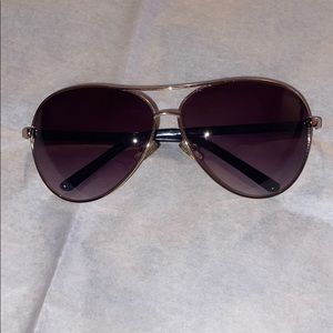 Oscar De La Renta Aviator Sunglasses. NWOT